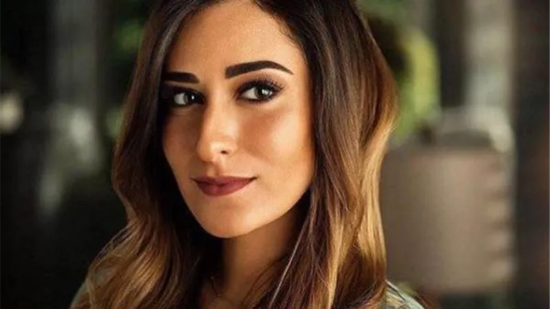 بسبب المايوة الذى ارتدتة وهى برفقة خطيبها .. موجة غضب عارمة وانتقادات شديدة للفنانة امينة خليل | صور