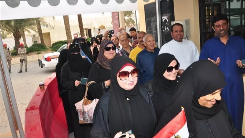 للإدلاء بأصواتهم.. نعرض اول صور لــ توافد الناخبين على لجان انتخابات الشيوخ بالقليوبية | صور