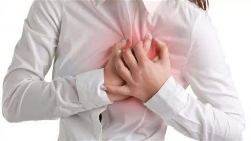 5 عادات شائعة تفعلها يوميًا تُزيد خطر الإصابة بأمراض القلب