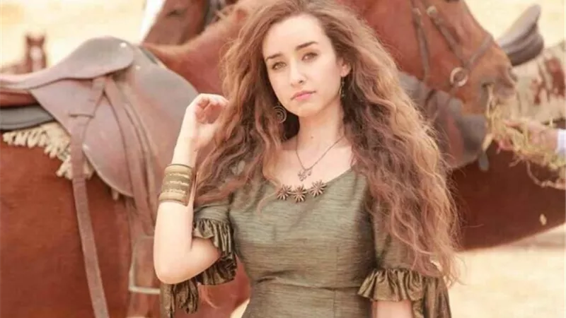 بالفيديو.. هنا الزاهد تعرضت للسخرية بسبب عملية تجميل فى انفها شاهدها بعد عملية التجميل
