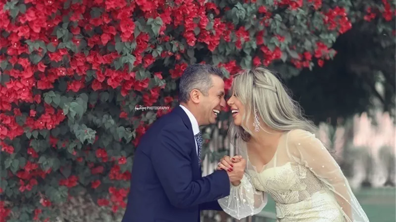 بالفيديو.. فوتوسيشن قمة الرومانسية للعميد محمد سمير المتحدث العسكري السابق مع اعلامية روعه الجمال