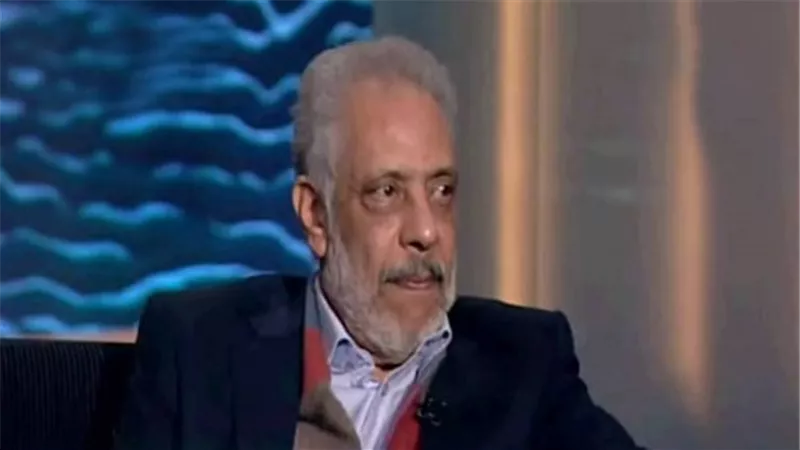 بالصور مفاجأة | نبيل الحلفاوى يترك أهلاويته ويشجع الزمالك باسم مصر