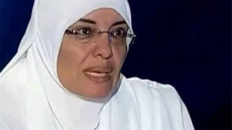 شاهد ما كتبتة الاخوانية الارهابية عزة الجرف على صفحتها على مواقع التواصل وشاهد على من تدعوا الان !!
