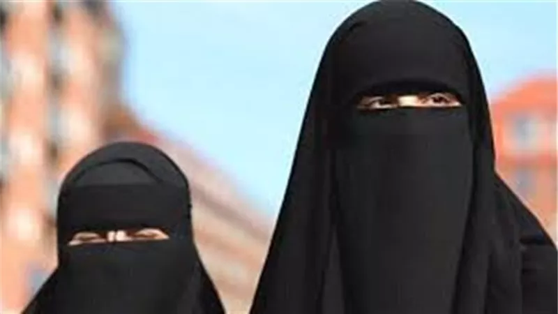 طبيب يطلب من ام طفل مريض ان تخلع النقاب الذى يغطى وجهها وما حدث له بعدها كان مفاجئ جدا وعكس كل ما توقعه