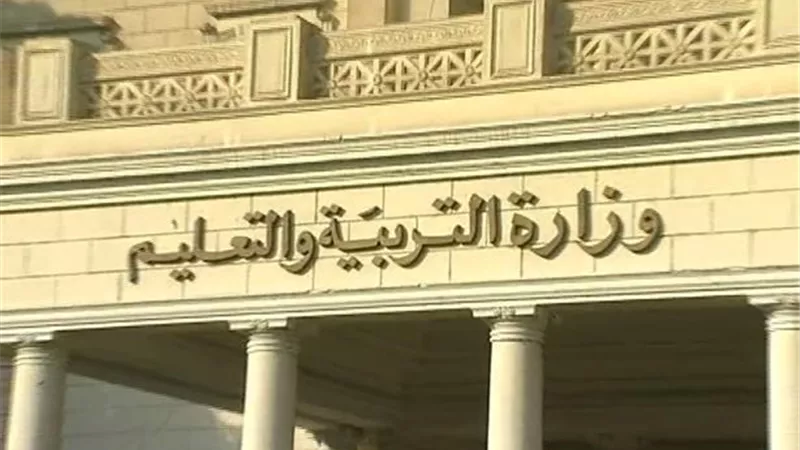 شاهد بالصور | سر الرسالة الغريبة الموجودة على باب الكنترول في نجع حمادي