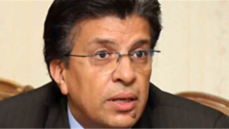خالد منتصر يسأل سؤال جرئ كعادتة وشاهد ما قالة عن الامتناع عن شرب المياة لمدة 15 ساعه حتى يرضى المزاج السلفى