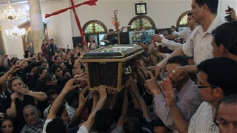 دق جرس المجمع ثلاث دقات فأسرع جميع الرهبان بالخروج .. فعرفوا ان احد الرهبان انتقل