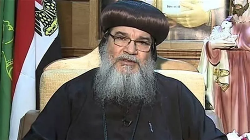 هذا ما فعلة الأنبا مكاريوس بالكاتدرائية الكبرى بالعباسية