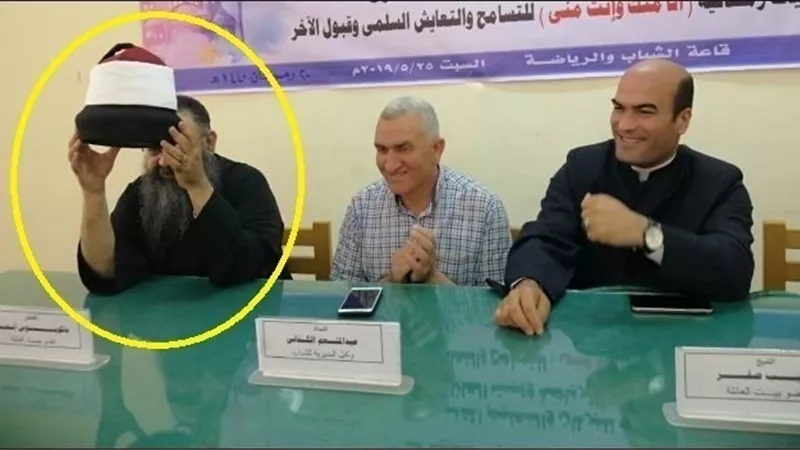 بالصور | شاهد ما فعلة القمص ياكوبوس أسعد عضو بيت العائلة وفاجئ كل الموجودين فى أمسية رمضانية بكفر الشيخ