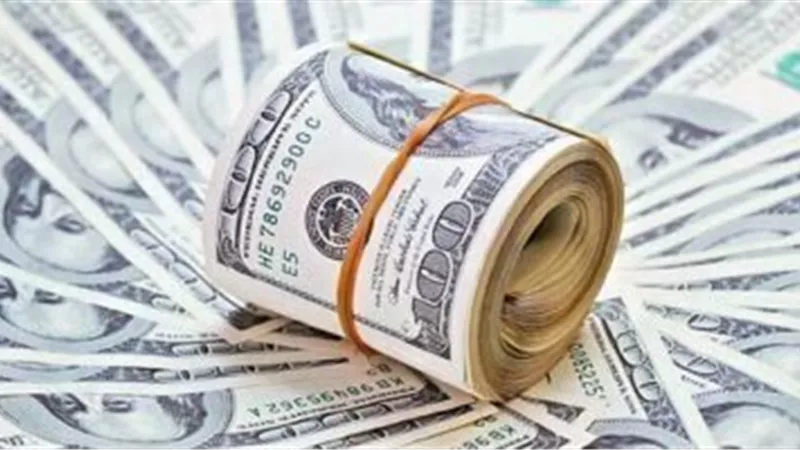 الدولار يتقى صفعه جديده .. وتراجع أسعار الدولار في 8 بنوك