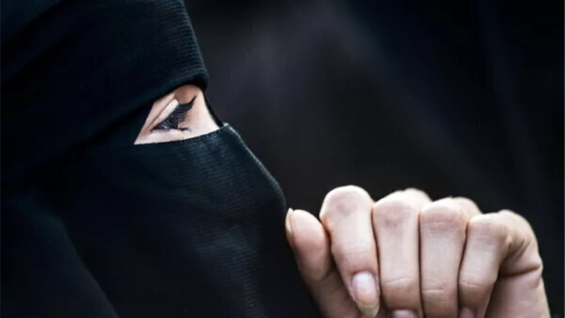 بالصور .. امرأة سعودية تثير ضجة عبر مواقع التواصل بشروط عقد زواجها