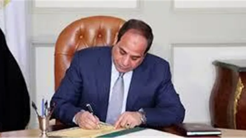 شاهد الكلمات التى كتبها الرئيس السيسى عبر حسابة الشخصى عقب تسليم الارهابى هشام العشماوى لمصر