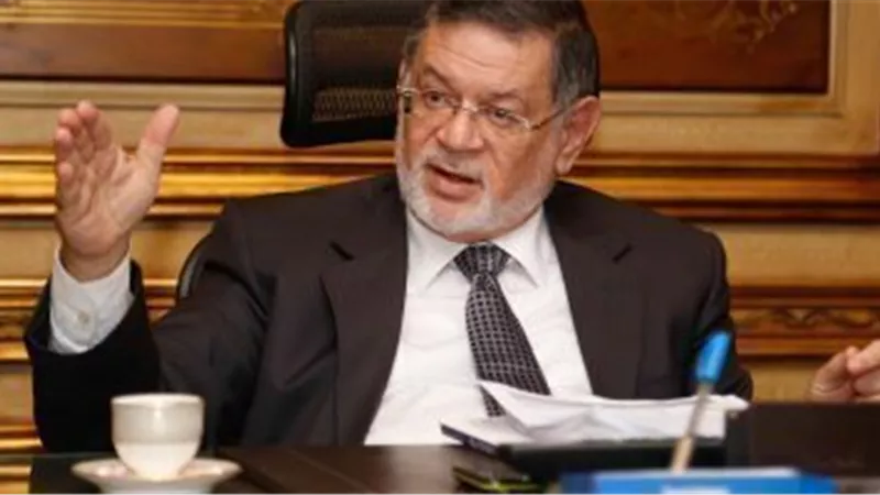 كيف يغذى الذباب الإلكترونى للإخوان السوشيال ميديا بالشائعات؟.. يجيب ثروت الخرباوى